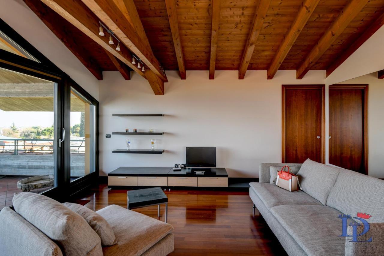 Desenzanoloft Official Partner Marriott Homes & Villas - Paradise Lake View In A 5 Pools Exclusive Residence デセンツァーノ・デル・ガルダ エクステリア 写真
