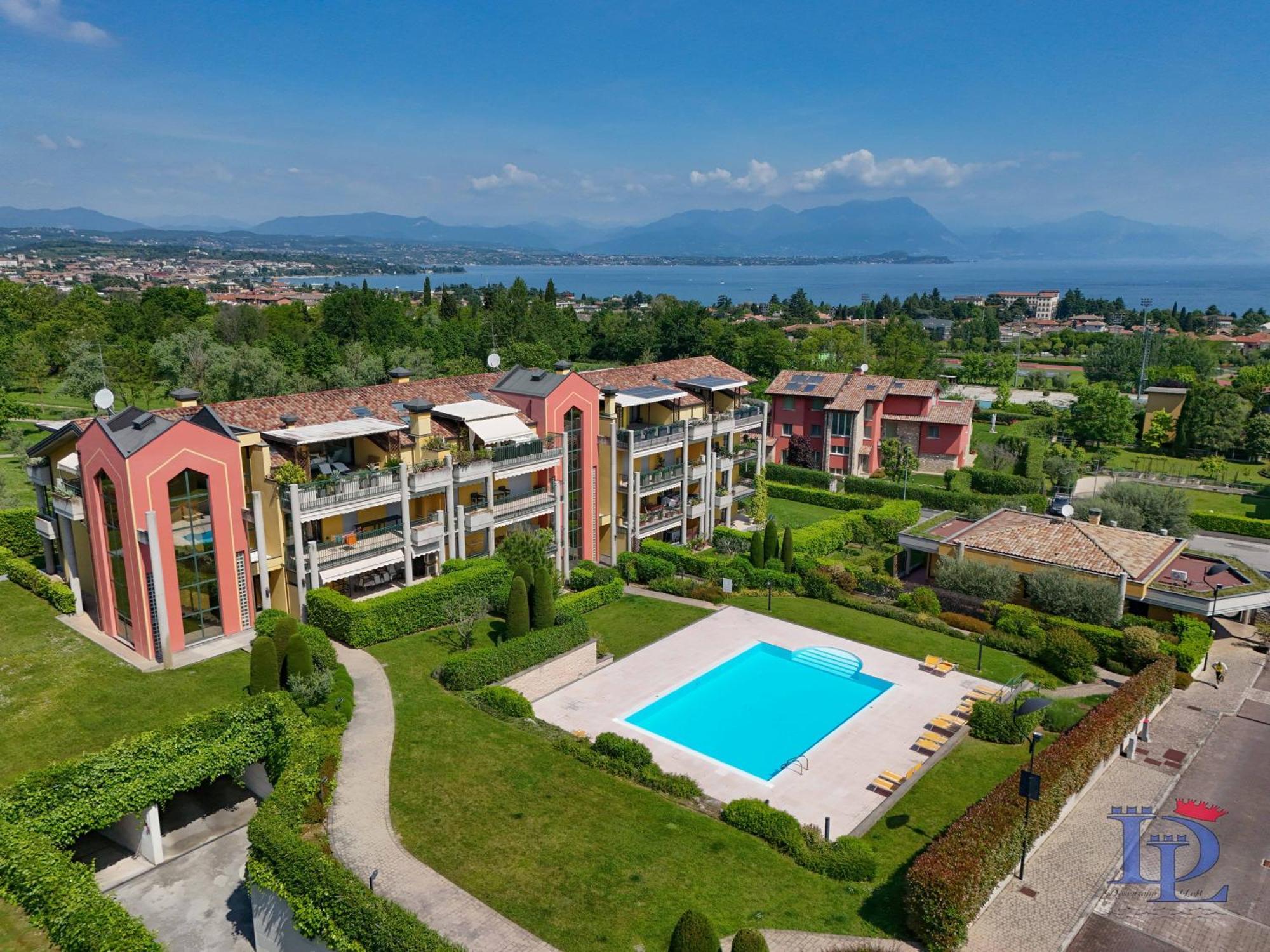 Desenzanoloft Official Partner Marriott Homes & Villas - Paradise Lake View In A 5 Pools Exclusive Residence デセンツァーノ・デル・ガルダ エクステリア 写真