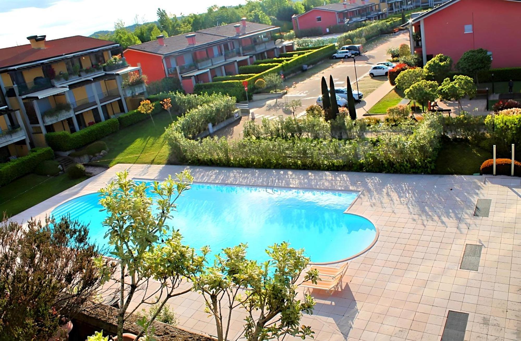 Desenzanoloft Official Partner Marriott Homes & Villas - Paradise Lake View In A 5 Pools Exclusive Residence デセンツァーノ・デル・ガルダ エクステリア 写真