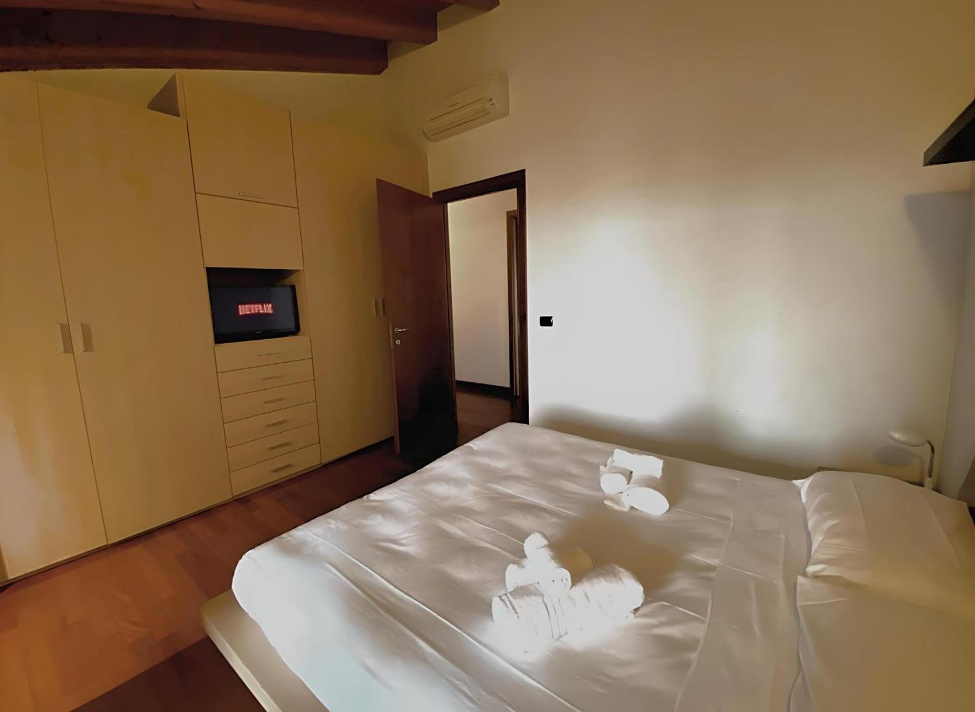 Desenzanoloft Official Partner Marriott Homes & Villas - Paradise Lake View In A 5 Pools Exclusive Residence デセンツァーノ・デル・ガルダ エクステリア 写真